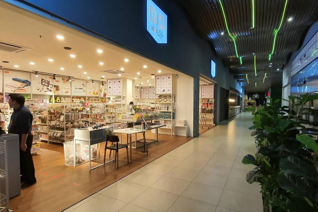 Kozi Square New Sgh Cozy Home Lv7D Кучинг Екстериор снимка
